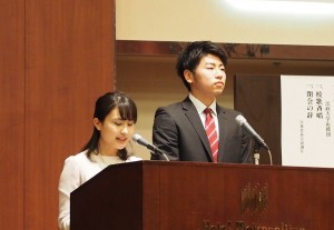 司会は、本学自主マスコミ講座所属・岩上琢光さん（通学課程・法学部）、樋口果歩さん（同・人間環境学部）のお二人にご担当いただきました。