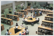 写真：多摩図書館